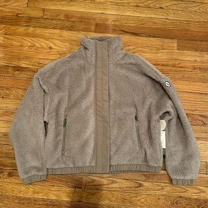 Vuori cozy Sherpa jacket in graphite size small